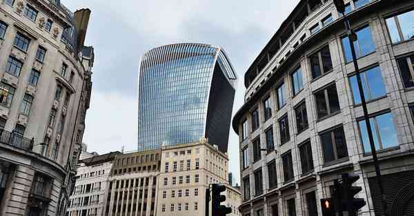 AI绘画二次元横屏樱花（AI绘画二次元肌肉男关键词）