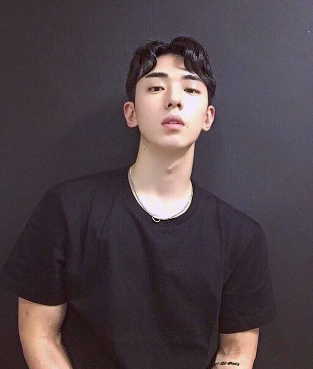 苗伊滢毅